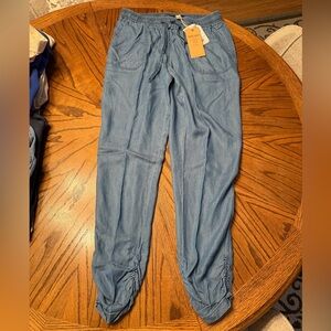 NWT Women’s Medium Thread & Supply Denim Blue Joggers